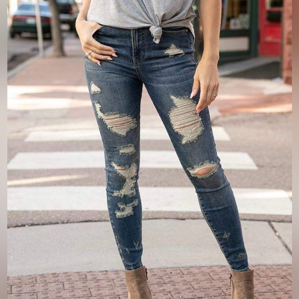 Grace and Lace distressed waist shaper jeans
NWOT